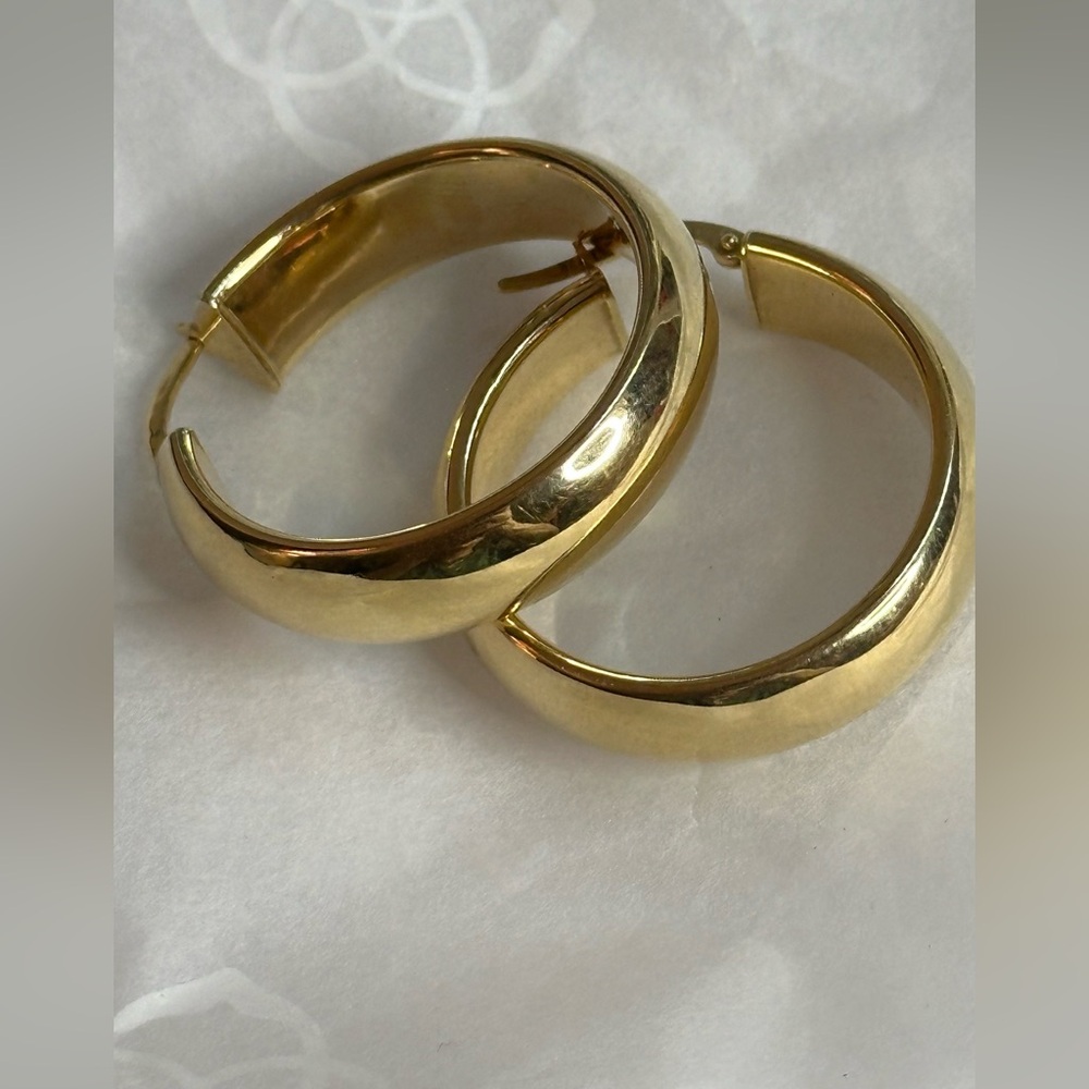 14 k Italian made gold hoops